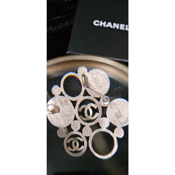 Vintage Chanel Metal Brooch with White Enamel CC Logos and Circular Detail - Picture 3 of 7